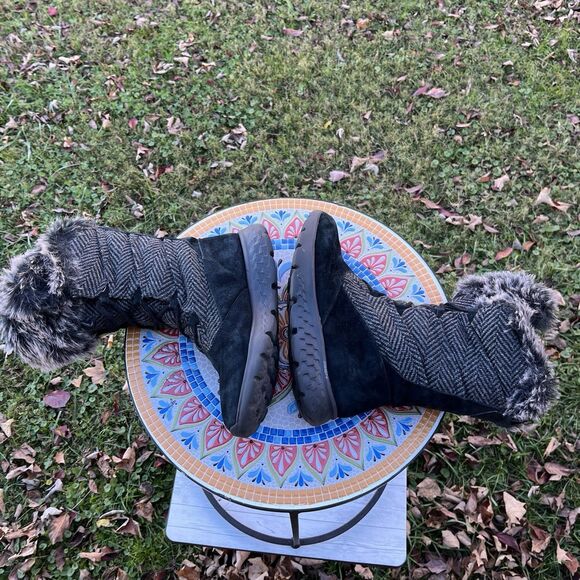 Skechers On the GO Joy Women’s 7 Black Gray Suede Winter Boots 14363 Retro 2016 - Picture 6 of 9